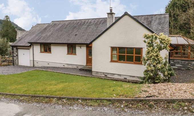 Gwynedd- Snowdonia Cottage | Family-Friendly Bryn Elsi: Your Ideal Betws-Y-Coed Getaway