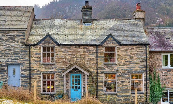 Dolwyddelan Cottage | Unforgettable Stays at Bryn Mair | Pet Friendly Retreat