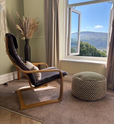 Barmouth Apartment | Exceptional Bryn Melyn Apartments with Breakfast & Child Care