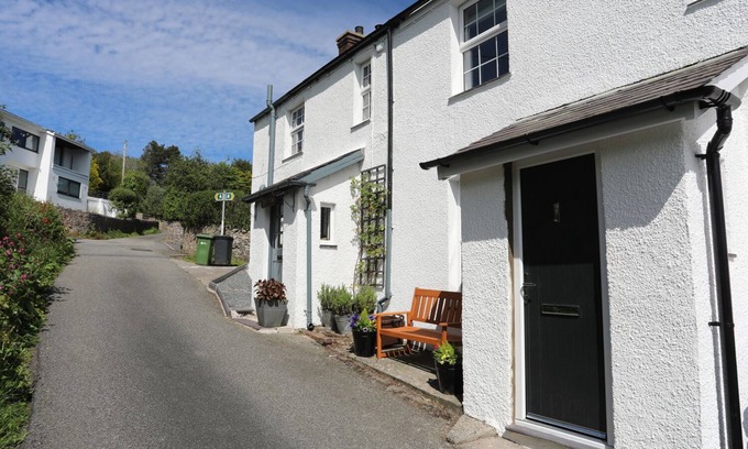 Menai Bridge Cottage | Pet-Friendly Bryn Teg Cottage with Garden in Menai Bridge