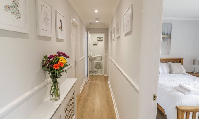 Longford Cottage | Bryn Teg
