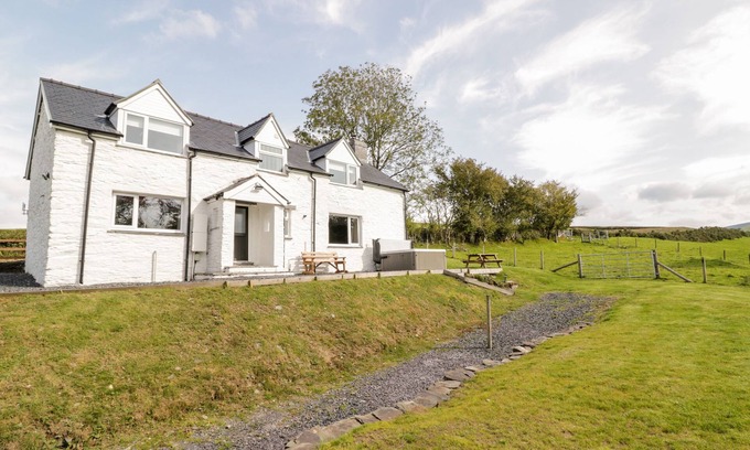 Machynlleth Cottage | Pet-Friendly Bryndan with Hot Tub in Machynlleth Awaits