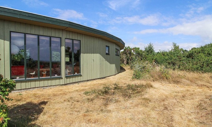 Ørsted House | Bryndis: Oceanfront Retreat with Spa and Breakfast