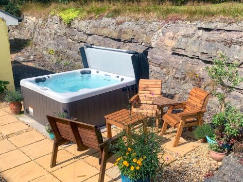 Bethania House | Pet-Friendly Brynllin Holiday Cottages with Hot Tub