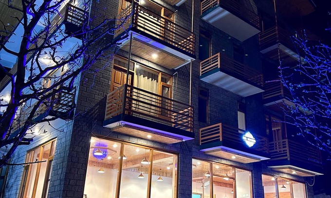 Burwa Hotel | Discover BSR Resort by Apple Orchards: Family-Friendly Getaway