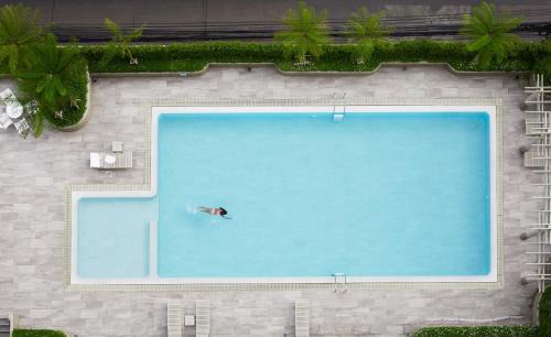 Rama 9 Apartment | Discover Comfort at BU Place Hotel with Pool & Breakfast