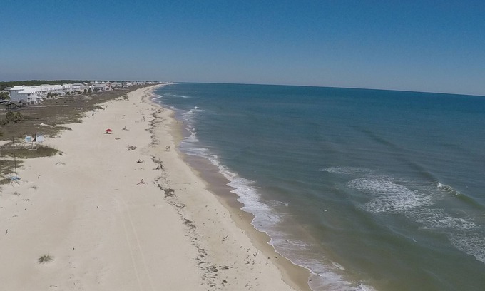 East End Hotel | Relaxing Buccaneer Inn with Ocean View and Pool Access