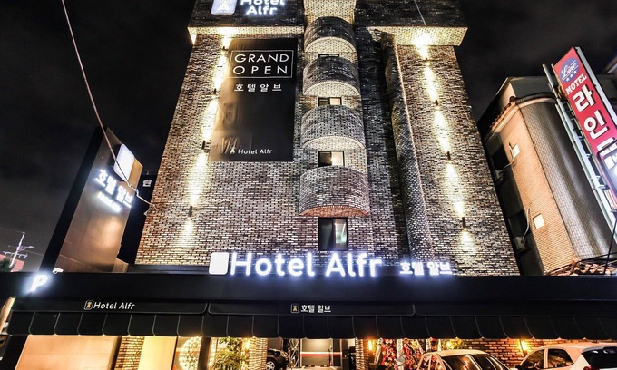Bucheon Hotel | Eco-Friendly Comfort at Bucheon Alfr with Breakfast Included
