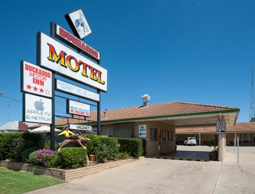 Warwick Hotel | Discover Buckaroo Motor Inn: Family-Friendly with Pool Access