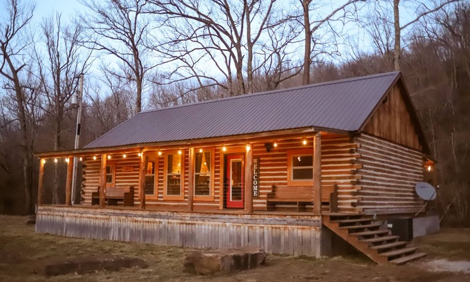 Combs Cabin | Discover BUCKEYE Lodge on the Scenic Pig Trail Highway