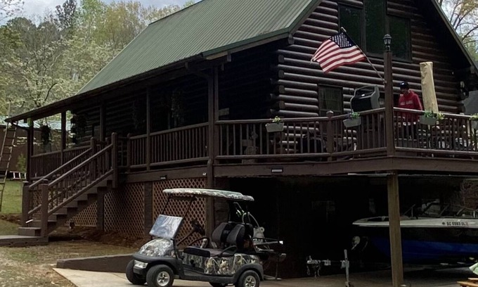 Tignall Cabin | Buckhead Lodge A-4 seasons lakeside cabin with gameroom