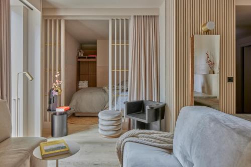 Tower Hill Hotel | Discover Buckle Street Studios by Locke, Aldgate