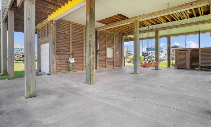 Crystal Beach House | Pet-Friendly Buckley's Beach Retreat with 9.8 Guest Reviews