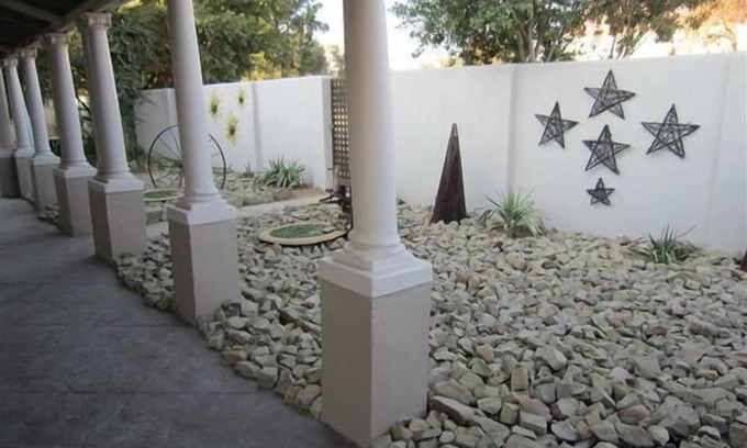 Smithfield House | Family-Friendly Buckleys Guest Accommodation with Kitchen