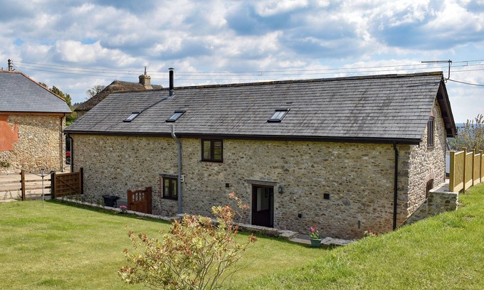 Northleigh Cabin | Idyllic 4-Bedroom Retreat in Northleigh, Near Honiton