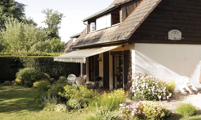 Seynod House | Tranquil Retreat with Terrace and Garden Near Annecy