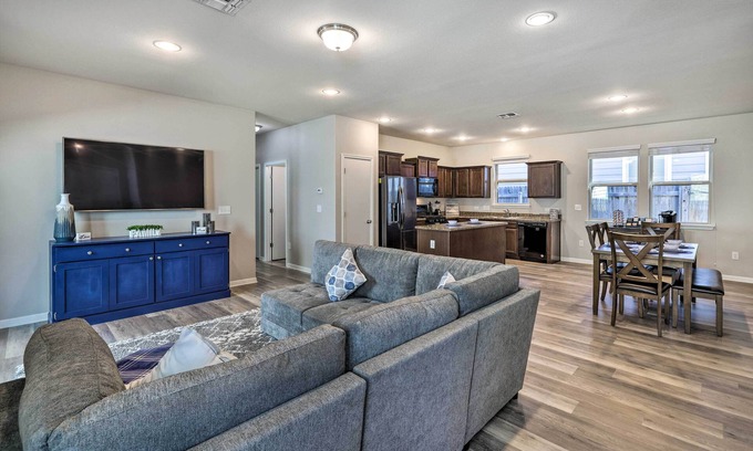Buda House | Beautiful Buda Home with Spa & Kitchen, 19 Mi to Austin