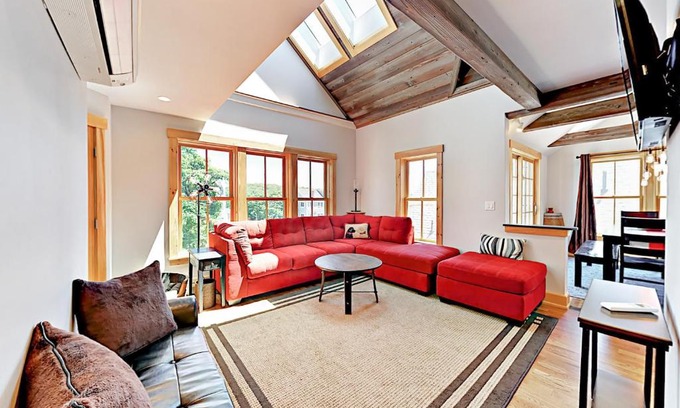 Boothbay Harbor Apartment | Experience Buddy's Barrel House: Family and Pet Friendly Retreat