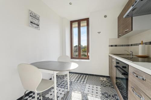 Charleville-Mezieres Apartment | Convenient Downtown Apartment with Parking for Families