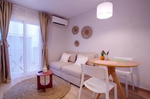 Sant Antoni de Calonge Apartment | Cozy Beach Studio 14: Pet-Friendly & Child-Friendly Stay