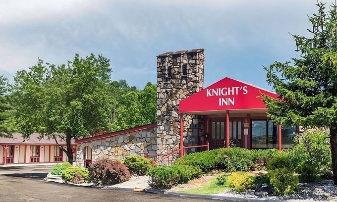 Summit Hotel | Affordable Stay at Knights Inn Ashland with Pool & Breakfast