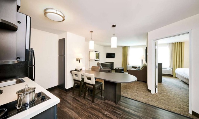 Morris Plains Hotel | Add Comfort to Your Getaway! Near Parsippany Hills Trail