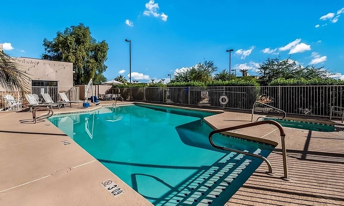 Palm Valley Hotel | Enjoy a Budget-Friendly Stay at Red Lion Inn Goodyear