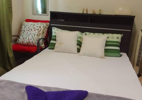 Taytay Apartment | Affordable Staycation at Valley Golf with Pool & Breakfast