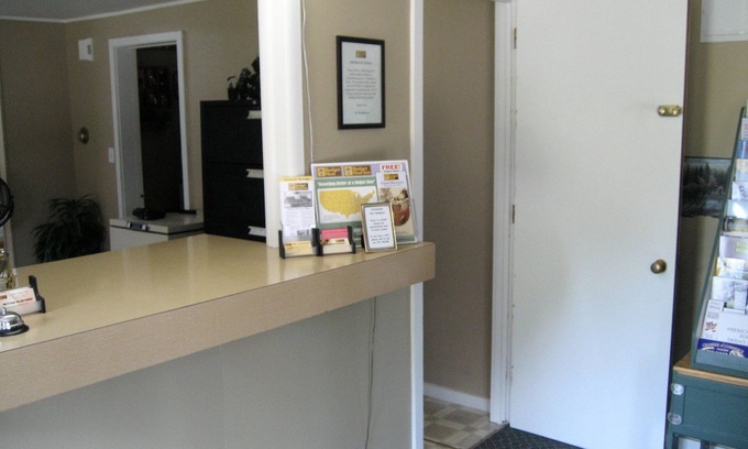 Ironwood Hotel | Budget-Friendly Cloverland Motel with Great Amenities
