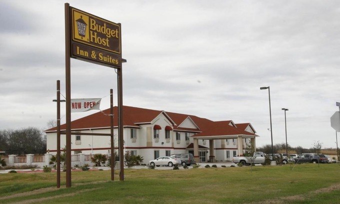 Cameron Hotel | Pet-Friendly Budget Host Inn with Oceanfront Views