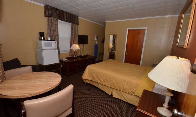 New Berlinville Hotel | Budget-Friendly Stay at Budget Host Mel-Dor Motel