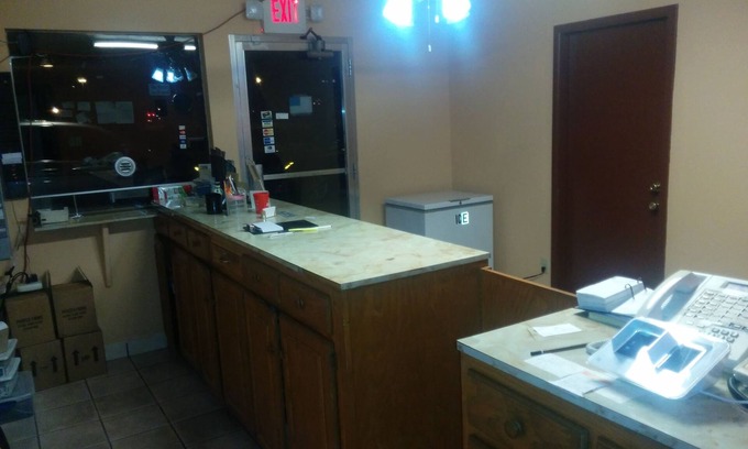 Gainesville Hotel | Budget-Friendly Stay at Budget Host Motel Gainesville