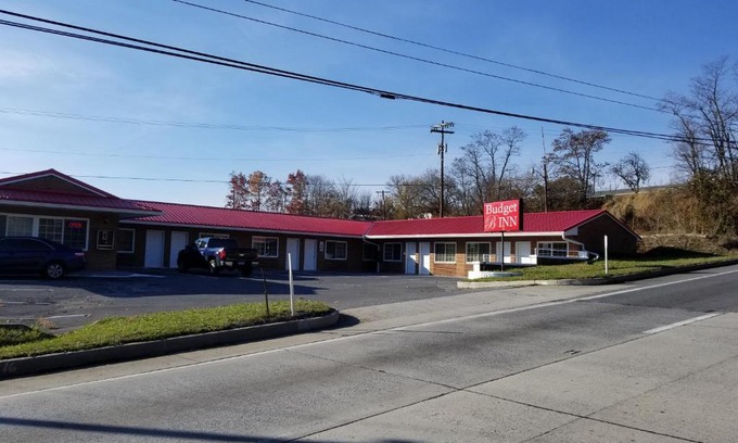 Breezewood Hotel | Affordable Stay at Budget Inn Breezewood with Breakfast