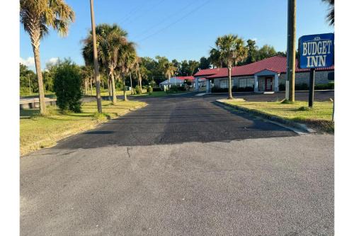 St. George Hotel | Budget Inn: Pet-Friendly Stay with Complimentary Breakfast