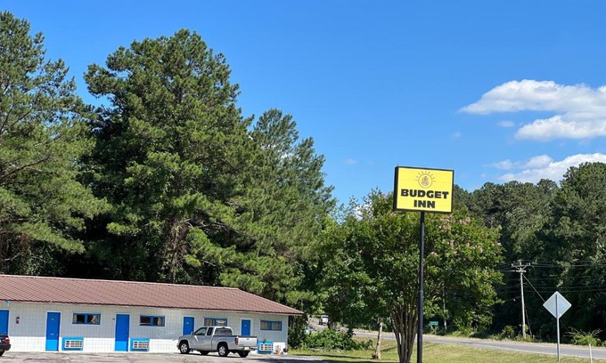 Priceville Hotel | Affordable Stay at Budget Inn Decatur Priceville with Breakfast