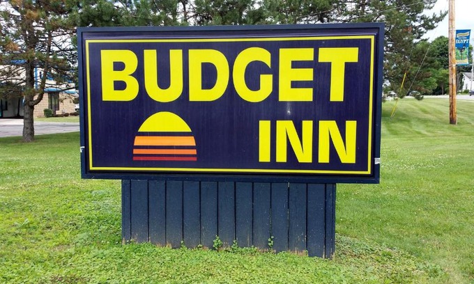 Fairport Hotel | Budget-Friendly Stay at Budget Inn Fairport with Family Perks