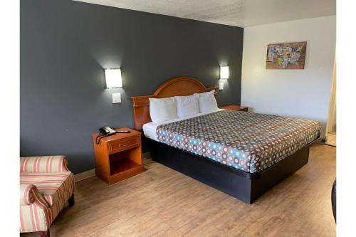 Gantt Hotel | Pet-Friendly Budget Inn with Breakfast and Hot Tub Access