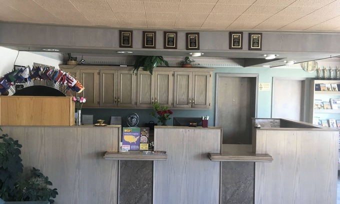 Liberal Hotel | Budget-Friendly Stay at La Fonda Motel with Spa & Restaurant