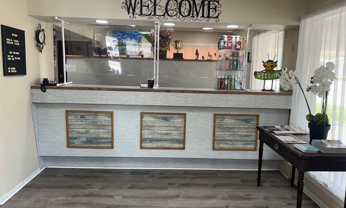 Mexico Hotel | Budget Inn: Family-Friendly Stay with Breakfast Included
