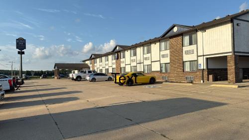 De Witt Hotel | Budget-Friendly Stay at Super 8 by Wyndham Dewitt