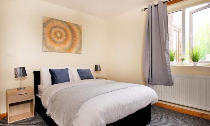 Oldham House | Family-Friendly Stay at No 10 LimeHouse in a Prime Location
