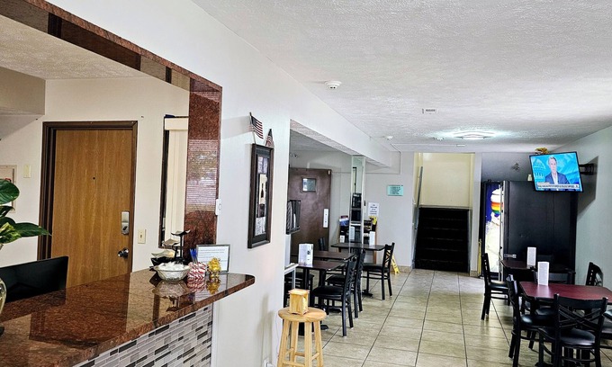 Fort Scott Hotel | Budgetel Inn and Suites: Family-Friendly with Great Amenities