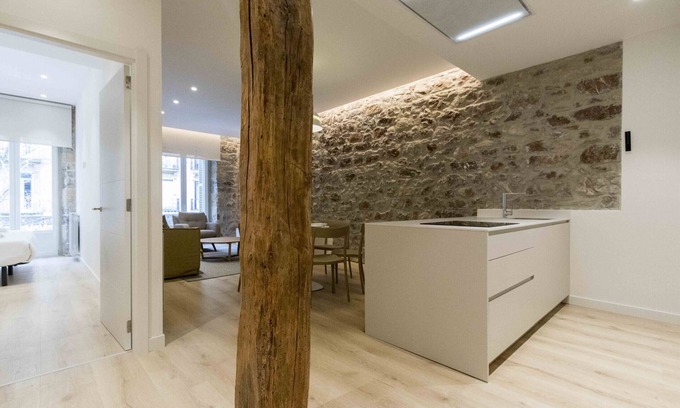 San Sebastian Centro Apartment | Unforgettable Oceanfront Getaway at Buen Pastor II