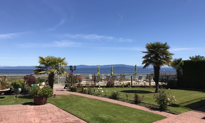 Regional District of Nanaimo Hotel | Cozy Buena Vista by the Sea: Family-Friendly with Breakfast