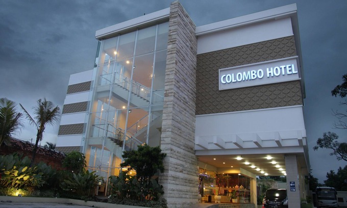 Kalasan Hotel | Relaxing Stay at Bueno Colombo Hotel with Pool & Dining