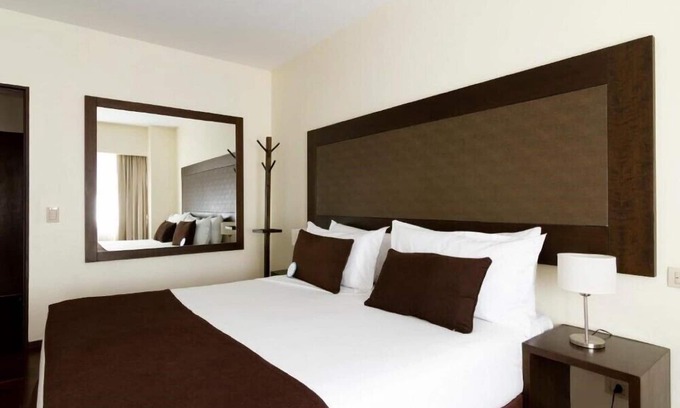 El Centro Hotel | Stylish 1BR Condo Near Palacio San Martin, Breakfast Included