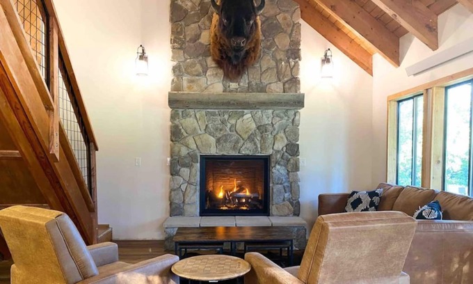 Alpine House | Buffalo Cabin: Alpine Retreat with Ocean View Amenities
