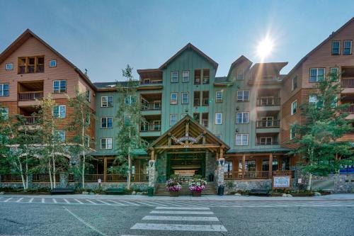 River Run Apartment | Buffalo Lodge: Family Retreat with Pool & Hot Tub