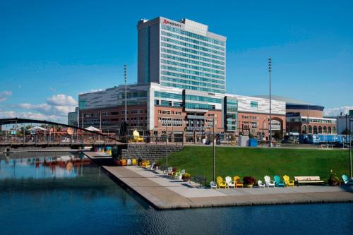Downtown Buffalo Hotel | Experience Comfort at Buffalo Marriott LECOM HARBORCENTER