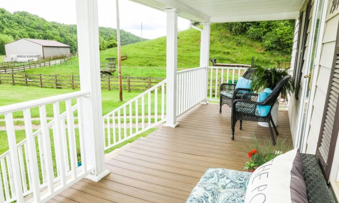 Willis Cottage | Buffalo Mountain Getaway Cottage: Pet-Friendly Farm Retreat